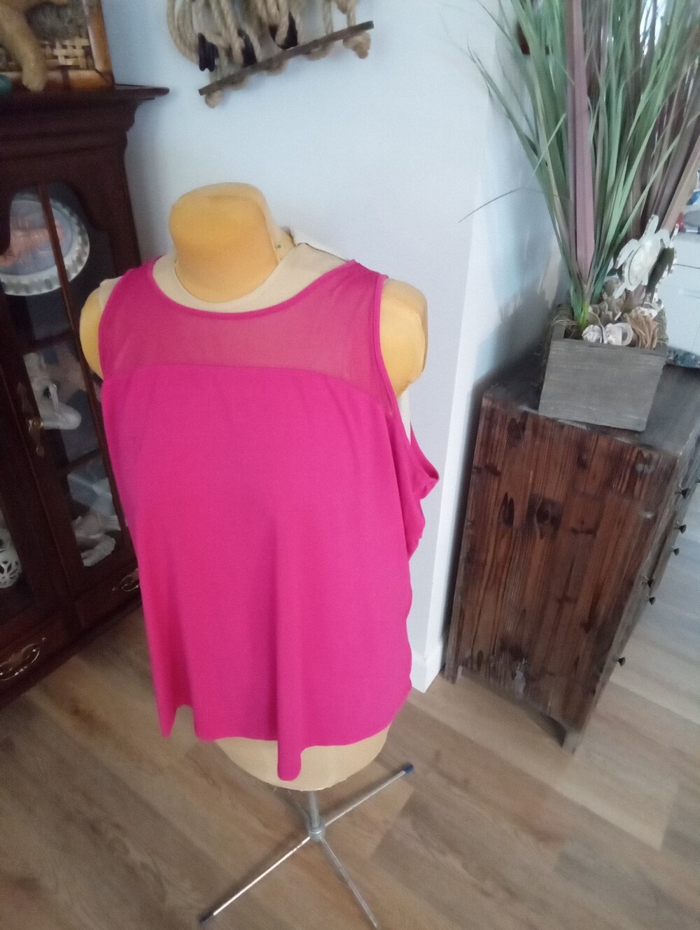 Lane Bryant Plus Size 26/28 Pink Sleeveless Mesh Yoke Camisole
